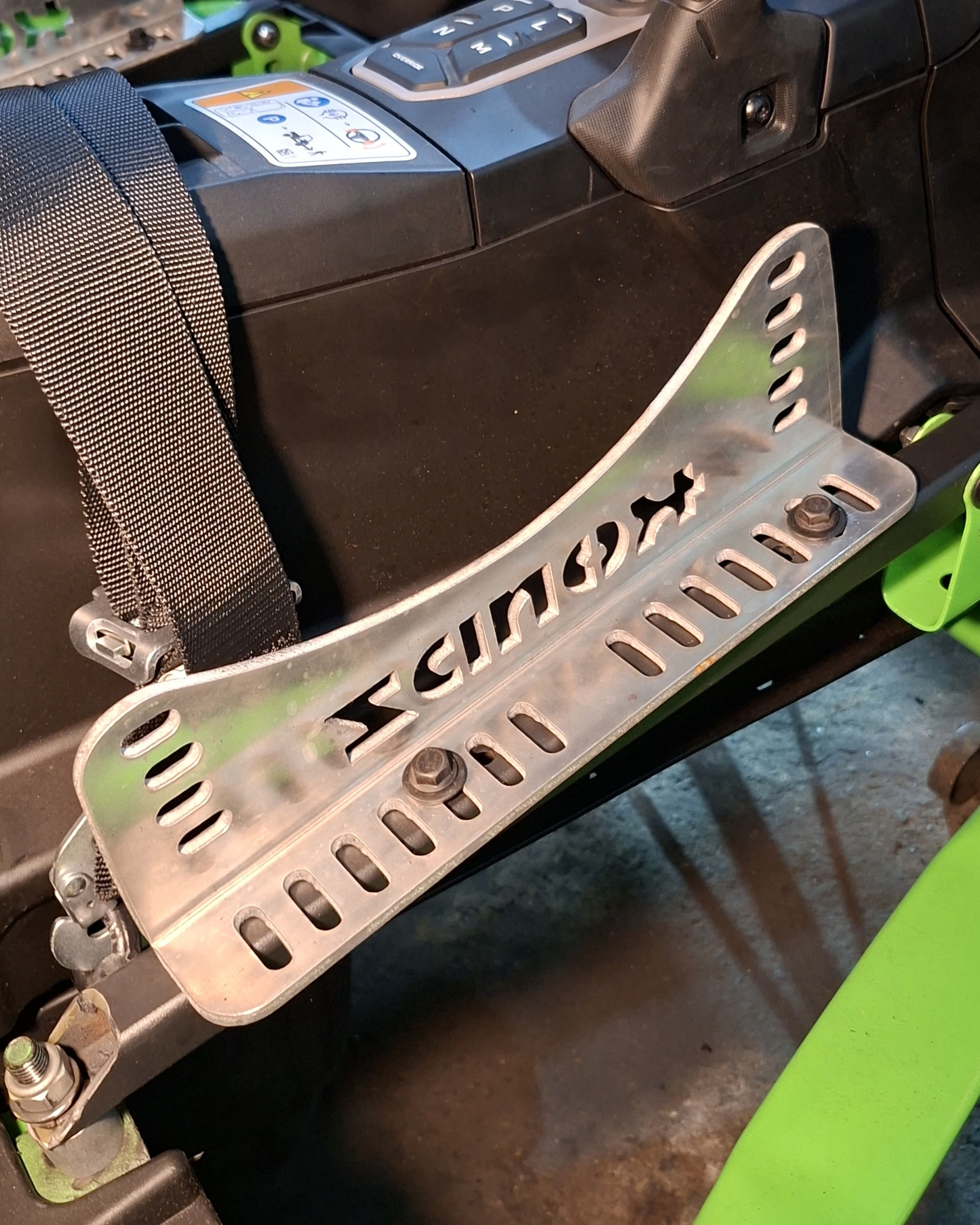 BASE DE BANCO CONCHA ALUMINIO PARA CAN-AM MAVERICK R (O PAR)