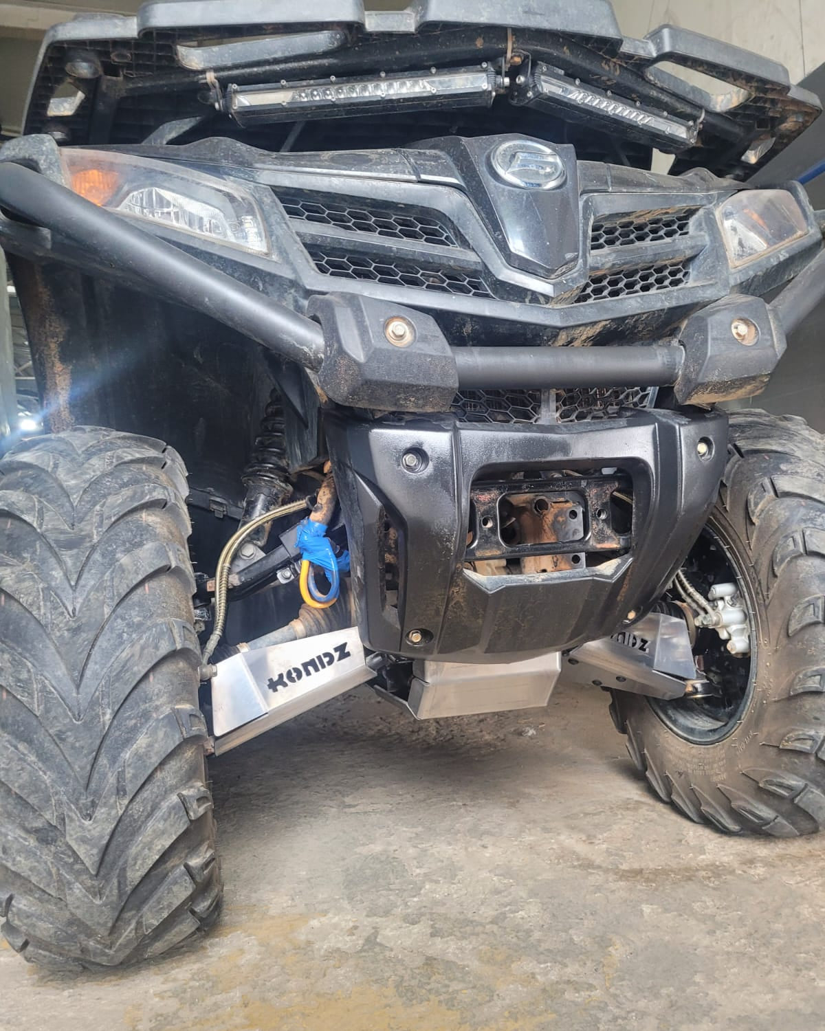 PROTETOR DE BANDEJA DIANTEIRA CFORCE 450/520 (O PAR)
